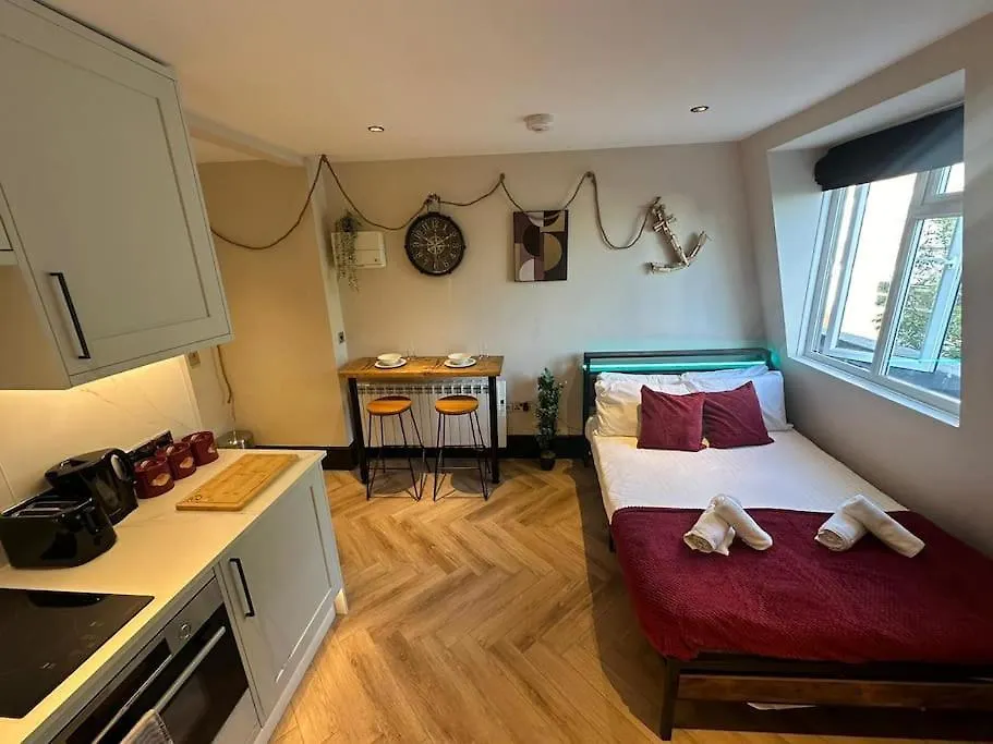 Brighton 3 Apartment
